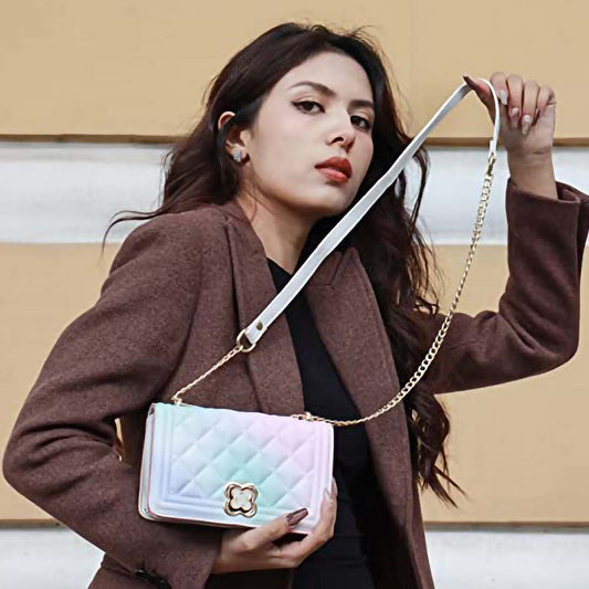 Geantă matlasată Dollcini – Geantă de damă cu lanț auriu, elegantă și compactă, disponibilă în mai multe culori