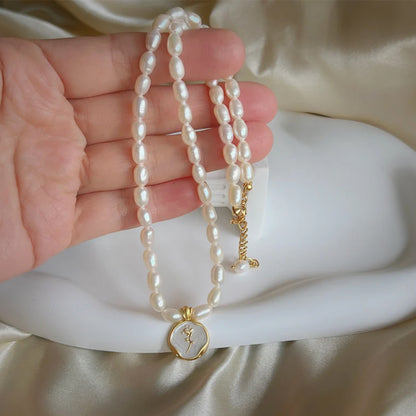 Dollcini Pearl Gyöngy Nyaklánc Virág Medállal – Rózsa vagy Tulipán